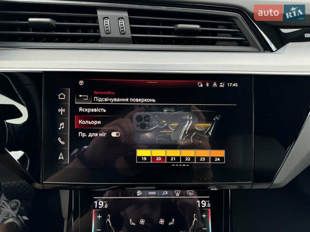 Черный Ауди E-Tron, объемом двигателя 0 л и пробегом 73 тыс. км за 44300 $, фото 35 на Automoto.ua