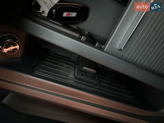 Чорний Ауді E-Tron, об'ємом двигуна 0 л та пробігом 58 тис. км за 42999 $, фото 68 на Automoto.ua