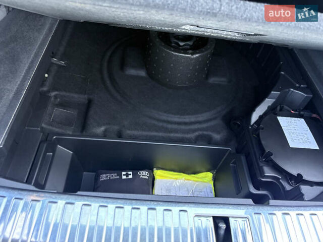 Чорний Ауді E-Tron, об'ємом двигуна 0 л та пробігом 95 тис. км за 36599 $, фото 76 на Automoto.ua