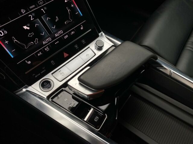 Чорний Ауді E-Tron, об'ємом двигуна 0 л та пробігом 81 тис. км за 36500 $, фото 19 на Automoto.ua