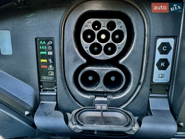 Черный Ауди E-Tron, объемом двигателя 0 л и пробегом 82 тыс. км за 37777 $, фото 103 на Automoto.ua