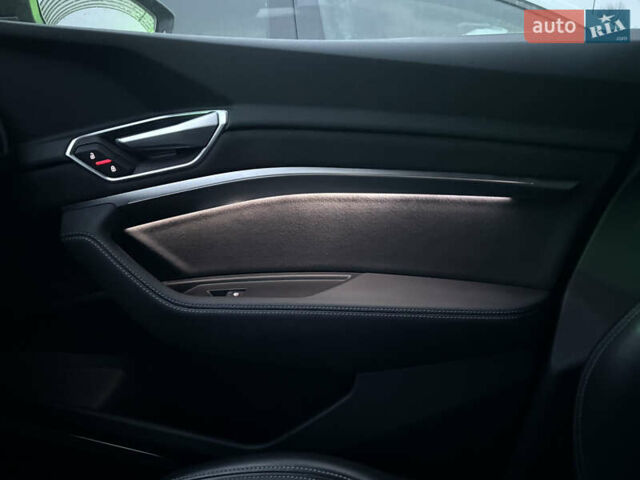 Чорний Ауді E-Tron, об'ємом двигуна 0 л та пробігом 95 тис. км за 36599 $, фото 45 на Automoto.ua