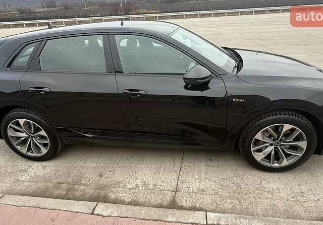 Чорний Ауді E-Tron, об'ємом двигуна 0 л та пробігом 86 тис. км за 27999 $, фото 2 на Automoto.ua