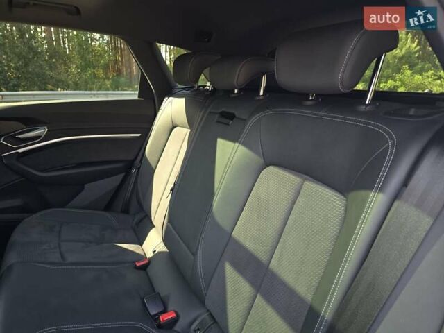 Чорний Ауді E-Tron, об'ємом двигуна 0 л та пробігом 73 тис. км за 37499 $, фото 43 на Automoto.ua