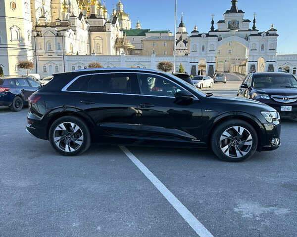 Черный Ауди E-Tron, объемом двигателя 0 л и пробегом 120 тыс. км за 32555 $, фото 25 на Automoto.ua