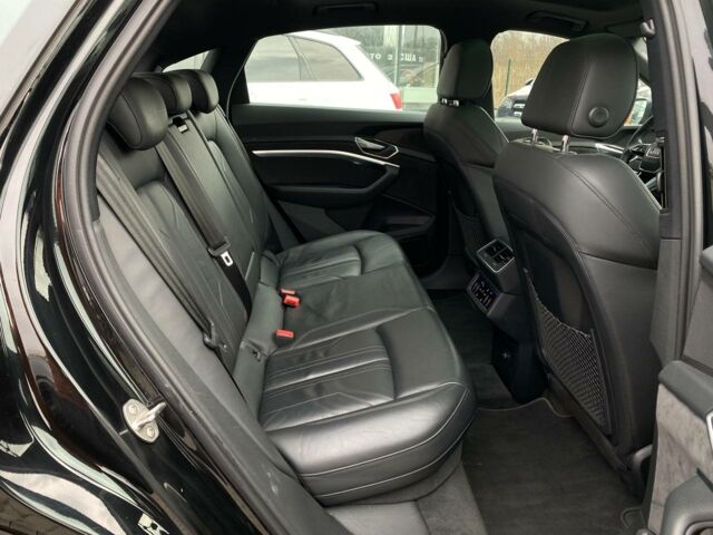 Чорний Ауді E-Tron, об'ємом двигуна 0 л та пробігом 81 тис. км за 36500 $, фото 25 на Automoto.ua