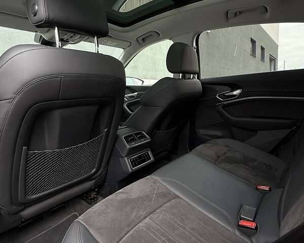 Чорний Ауді E-Tron, об'ємом двигуна 0 л та пробігом 148 тис. км за 31500 $, фото 28 на Automoto.ua