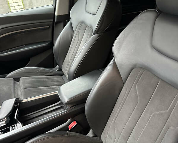 Черный Ауди E-Tron, объемом двигателя 0 л и пробегом 118 тыс. км за 28900 $, фото 44 на Automoto.ua