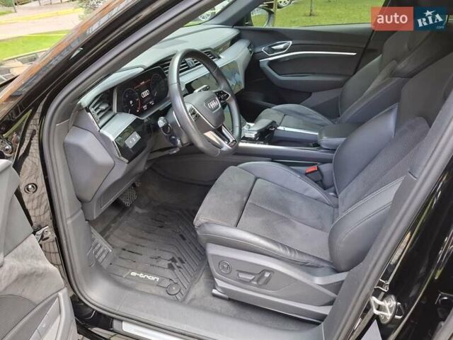 Чорний Ауді E-Tron, об'ємом двигуна 0 л та пробігом 31 тис. км за 39990 $, фото 16 на Automoto.ua