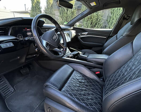 Черный Ауди E-Tron, объемом двигателя 0 л и пробегом 95 тыс. км за 39900 $, фото 28 на Automoto.ua