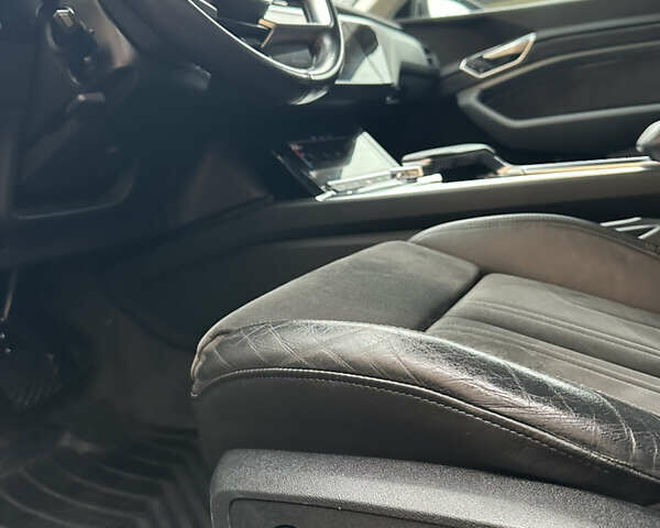 Черный Ауди E-Tron, объемом двигателя 0 л и пробегом 118 тыс. км за 28900 $, фото 42 на Automoto.ua