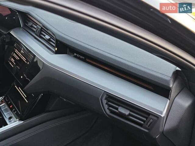 Чорний Ауді E-Tron, об'ємом двигуна 0 л та пробігом 34 тис. км за 49499 $, фото 56 на Automoto.ua
