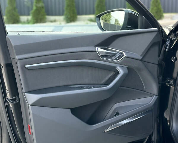 Черный Ауди E-Tron, объемом двигателя 0 л и пробегом 40 тыс. км за 26900 $, фото 30 на Automoto.ua