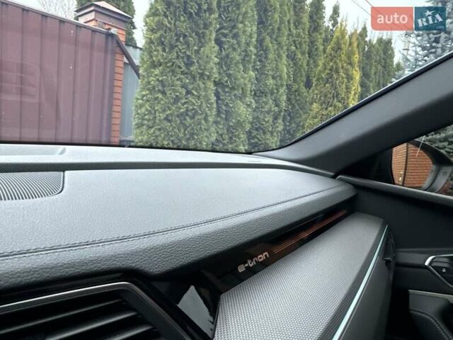 Чорний Ауді E-Tron, об'ємом двигуна 0 л та пробігом 58 тис. км за 42999 $, фото 48 на Automoto.ua