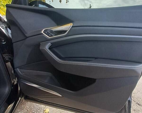 Черный Ауди E-Tron, объемом двигателя 0 л и пробегом 200 тыс. км за 27500 $, фото 46 на Automoto.ua