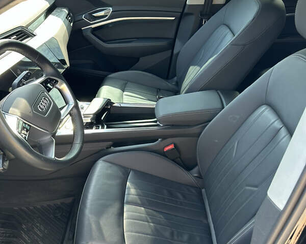 Черный Ауди E-Tron, объемом двигателя 0 л и пробегом 33 тыс. км за 37000 $, фото 12 на Automoto.ua