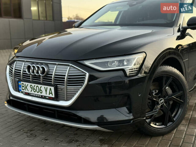 Чорний Ауді E-Tron, об'ємом двигуна 0 л та пробігом 155 тис. км за 28500 $, фото 2 на Automoto.ua