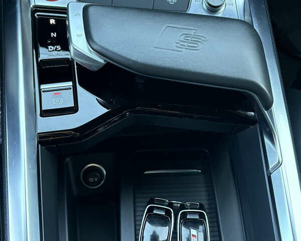 Чорний Ауді E-Tron, об'ємом двигуна 0 л та пробігом 95 тис. км за 36599 $, фото 56 на Automoto.ua