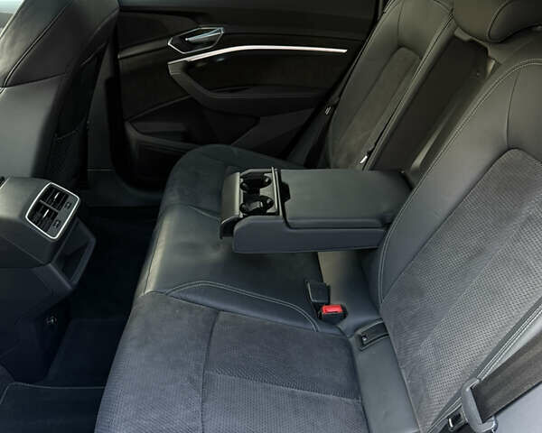 Чорний Ауді E-Tron, об'ємом двигуна 0 л та пробігом 178 тис. км за 31000 $, фото 9 на Automoto.ua