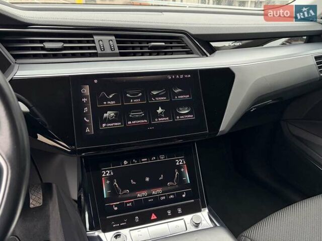 Чорний Ауді E-Tron, об'ємом двигуна 0 л та пробігом 99 тис. км за 29000 $, фото 21 на Automoto.ua