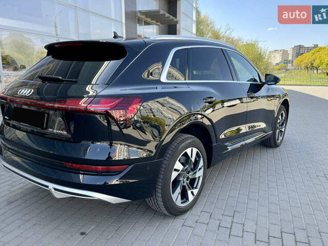 Черный Ауди E-Tron, объемом двигателя 0 л и пробегом 33 тыс. км за 53450 $, фото 1 на Automoto.ua