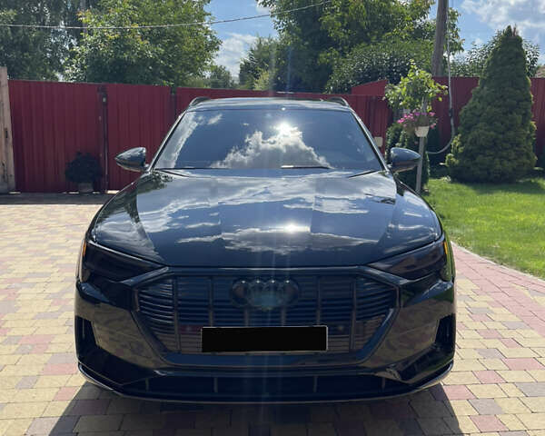 Черный Ауди E-Tron, объемом двигателя 0 л и пробегом 32 тыс. км за 36000 $, фото 3 на Automoto.ua