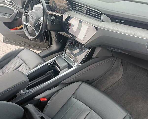 Чорний Ауді E-Tron, об'ємом двигуна 0 л та пробігом 147 тис. км за 29999 $, фото 18 на Automoto.ua
