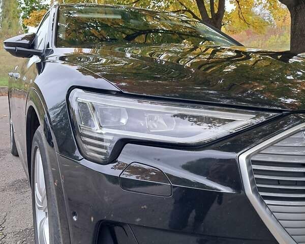 Черный Ауди E-Tron, объемом двигателя 0 л и пробегом 200 тыс. км за 27500 $, фото 10 на Automoto.ua