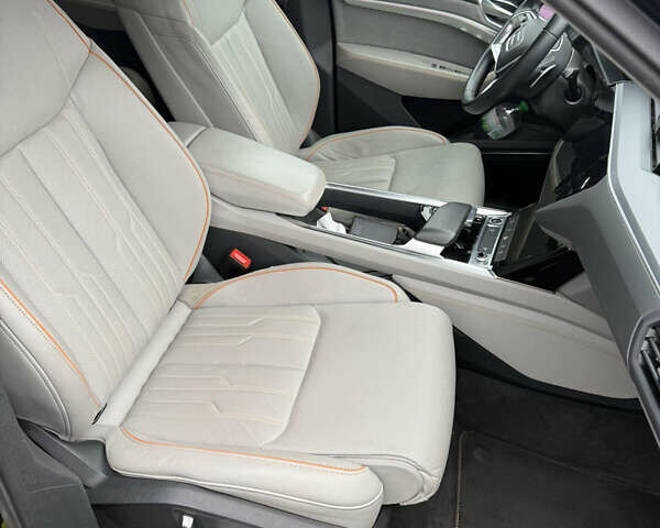 Чорний Ауді E-Tron, об'ємом двигуна 0 л та пробігом 87 тис. км за 39500 $, фото 8 на Automoto.ua