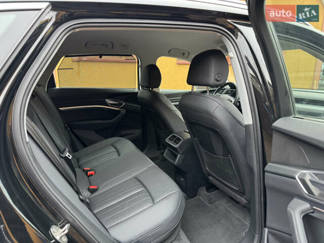 Чорний Ауді E-Tron, об'ємом двигуна 0 л та пробігом 190 тис. км за 24199 $, фото 35 на Automoto.ua