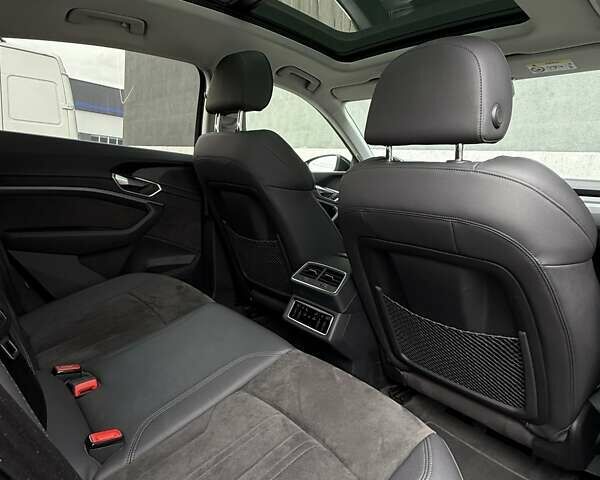 Чорний Ауді E-Tron, об'ємом двигуна 0 л та пробігом 148 тис. км за 31500 $, фото 31 на Automoto.ua