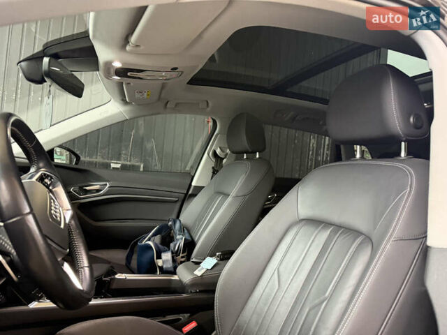 Черный Ауди E-Tron, объемом двигателя 0 л и пробегом 150 тыс. км за 27500 $, фото 35 на Automoto.ua