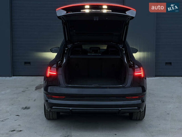 Чорний Ауді E-Tron, об'ємом двигуна 0 л та пробігом 84 тис. км за 36000 $, фото 33 на Automoto.ua