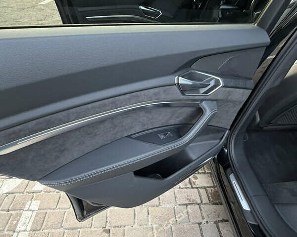 Черный Ауди E-Tron, объемом двигателя 0 л и пробегом 71 тыс. км за 38470 $, фото 37 на Automoto.ua