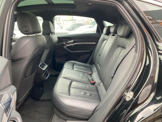 Чорний Ауді E-Tron, об'ємом двигуна 0 л та пробігом 81 тис. км за 36500 $, фото 22 на Automoto.ua