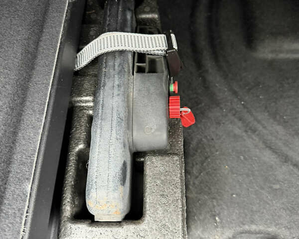 Чорний Ауді E-Tron, об'ємом двигуна 0 л та пробігом 133 тис. км за 34900 $, фото 33 на Automoto.ua