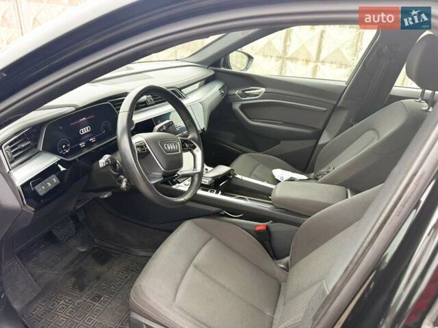 Чорний Ауді E-Tron, об'ємом двигуна 0 л та пробігом 86 тис. км за 27999 $, фото 8 на Automoto.ua