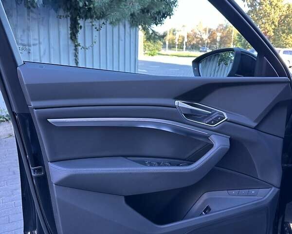Черный Ауди E-Tron, объемом двигателя 0 л и пробегом 33 тыс. км за 31500 $, фото 20 на Automoto.ua