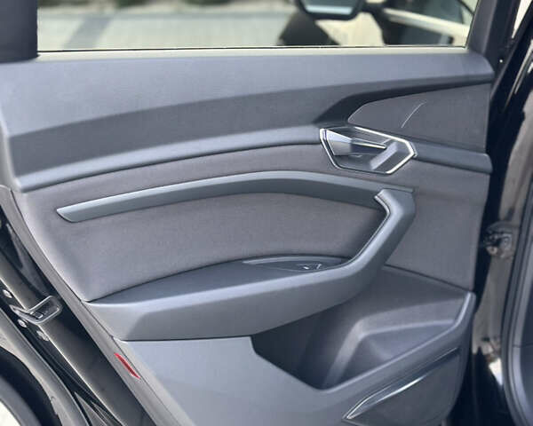 Черный Ауди E-Tron, объемом двигателя 0 л и пробегом 40 тыс. км за 26900 $, фото 33 на Automoto.ua