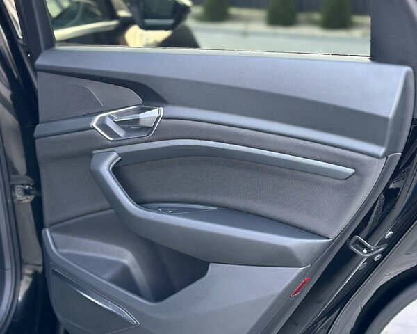 Черный Ауди E-Tron, объемом двигателя 0 л и пробегом 40 тыс. км за 26900 $, фото 32 на Automoto.ua