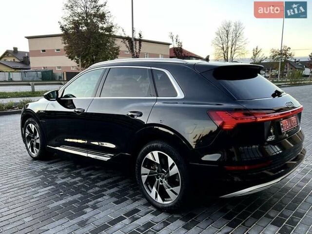 Чорний Ауді E-Tron, об'ємом двигуна 0 л та пробігом 130 тис. км за 27900 $, фото 7 на Automoto.ua