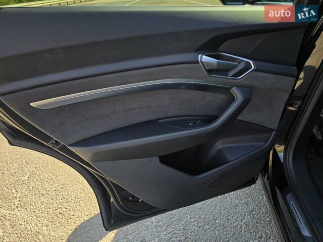 Чорний Ауді E-Tron, об'ємом двигуна 0 л та пробігом 73 тис. км за 37499 $, фото 41 на Automoto.ua