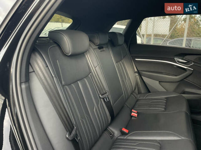 Чорний Ауді E-Tron, об'ємом двигуна 0 л та пробігом 70 тис. км за 39999 $, фото 24 на Automoto.ua