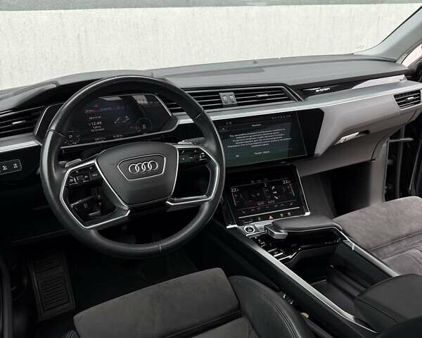 Чорний Ауді E-Tron, об'ємом двигуна 0 л та пробігом 148 тис. км за 31500 $, фото 46 на Automoto.ua