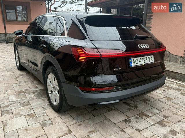 Черный Ауди E-Tron, объемом двигателя 0 л и пробегом 158 тыс. км за 26900 $, фото 4 на Automoto.ua