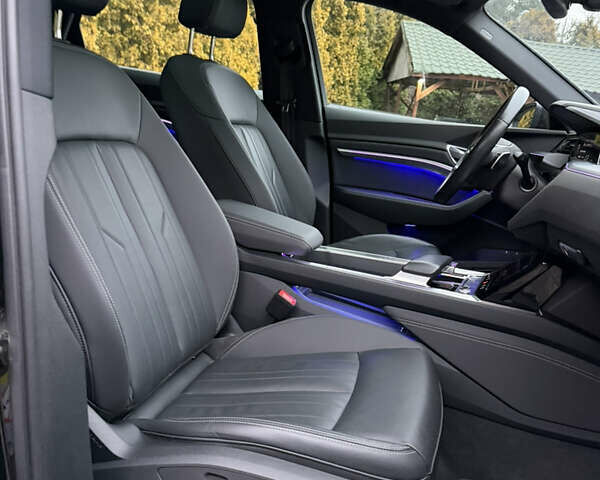 Чорний Ауді E-Tron, об'ємом двигуна 0 л та пробігом 54 тис. км за 37990 $, фото 42 на Automoto.ua