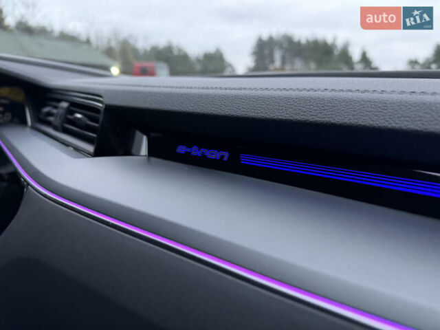 Чорний Ауді E-Tron, об'ємом двигуна 0 л та пробігом 54 тис. км за 37990 $, фото 45 на Automoto.ua