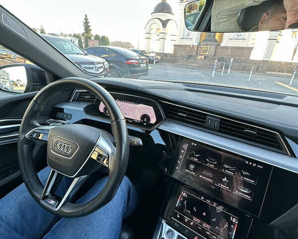 Черный Ауди E-Tron, объемом двигателя 0 л и пробегом 120 тыс. км за 32555 $, фото 47 на Automoto.ua