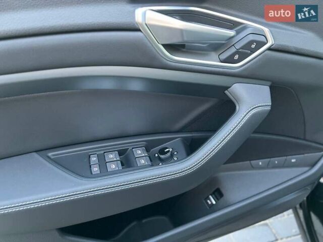 Чорний Ауді E-Tron, об'ємом двигуна 0 л та пробігом 130 тис. км за 27900 $, фото 17 на Automoto.ua