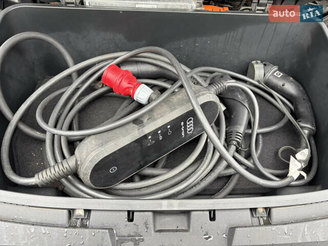 Чорний Ауді E-Tron, об'ємом двигуна 0 л та пробігом 126 тис. км за 27000 $, фото 27 на Automoto.ua